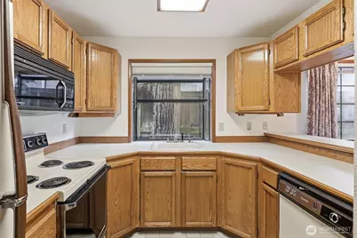 1572 NE 177th St #B10, Seattle, WA 98155 - Photo 4