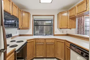 1572 NE 177th St, Seattle, WA 98155 - Photo 4