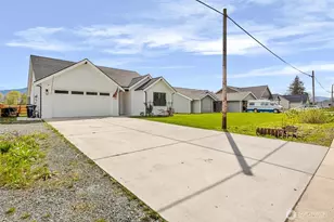 706 E 4th St, Nooksack, WA 98276 - Photo 20