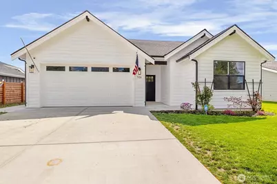 706 E 4th St, Nooksack, WA 98276 - Photo 1