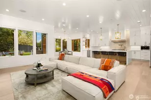 9215 NE 32nd St, Clyde Hill, WA 98004 - Photo 10