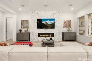 9215 NE 32nd St, Clyde Hill, WA 98004 - Photo 6