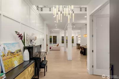 9215 NE 32nd Street, Clyde Hill, WA 98004 - Photo 4