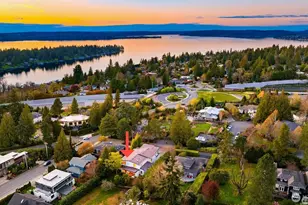 9215 NE 32nd St, Clyde Hill, WA 98004 - Photo 2