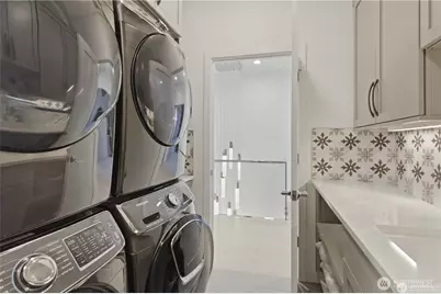 9215 NE 32nd Street, Clyde Hill, WA 98004 - Photo 26