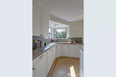 7504 27th Avenue NW, Seattle, WA 98117 - Photo 16