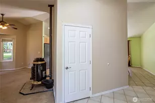 112 Holli Ln, Centralia, WA 98531 - Photo 4