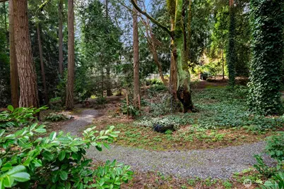 13609 NE 28th Street, Bellevue, WA 98005 - Photo 26