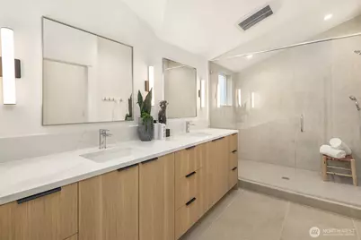 533 N 70th Street, Seattle, WA 98103 - Photo 16