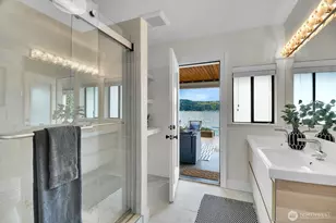 12570 Riviera Pl NE, Seattle, WA 98125 - Photo 32