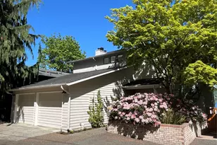 12570 Riviera Pl NE, Seattle, WA 98125 - Photo 4