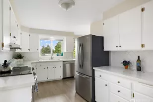 690 Maplewood Loop, Oak Harbor, WA 98277 - Photo 10