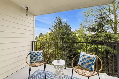 9057 Greenwood Avenue N #102, Seattle, WA 98103 - Photo 14