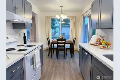8848 Interlake Avenue N, Seattle, WA 98103 - Photo 4