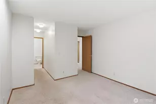 4811 Phinney Ave N, Seattle, WA 98103 - Photo 14