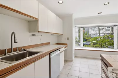 4811 Phinney Avenue N #101, Seattle, WA 98103 - Photo 10