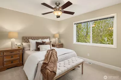 322 240th Place SE, Sammamish, WA 98074 - Photo 24