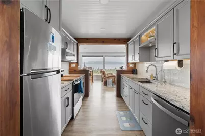 1818 E Lola Beach Lane, Oak Harbor, WA 98277 - Photo 18
