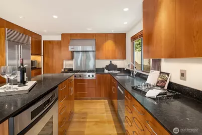 10020 NE 27th Street, Bellevue, WA 98004 - Photo 10