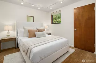 10020 NE 27th St, Bellevue, WA 98004 - Photo 24