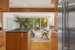 10020 NE 27th St, Bellevue, WA 98004 - Photo 12