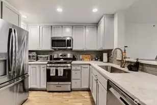 2607 Western Ave, Seattle, WA 98121 - Photo 2