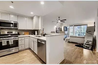 2607 Western Avenue #355, Seattle, WA 98121 - Photo 2