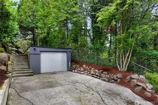 2424 Federal Ave E, Seattle, WA 98102 - Photo 22