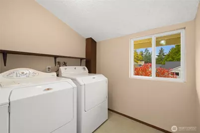 12024 101 Avenue NE #E2, Kirkland, WA 98034 - Photo 16