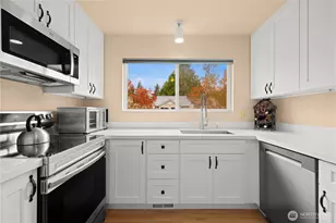 12024 101st Ave NE, Kirkland, WA 98034 - Photo 2