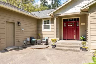 148 W Canyonview Dr, Longview, WA 98632 - Photo 2