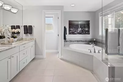 11000 SE 24th Place, Bellevue, WA 98004 - Photo 22