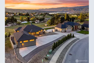 854 Autumn Crest Drive, Wenatchee, WA 98801 - Photo 2