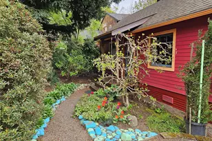 9345 NE Seaview Ave, Indianola, WA 98342 - Photo 2