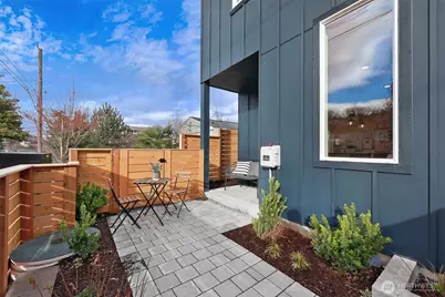 2006 A 19th Avenue S, Seattle, WA 98144 - Photo 2