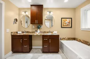 22018 SE 35th St, Sammamish, WA 98075 - Photo 16