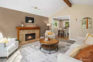 22018 SE 35th St, Sammamish, WA 98075 - Photo 4