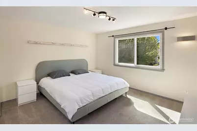 6627 Ellis Avenue S, Seattle, WA 98108 - Photo 14