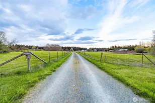 2010 Sweetbriar Ln, Oak Harbor, WA 98277 - Photo 4