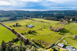 2010 Sweetbriar Ln, Oak Harbor, WA 98277 - Photo 2