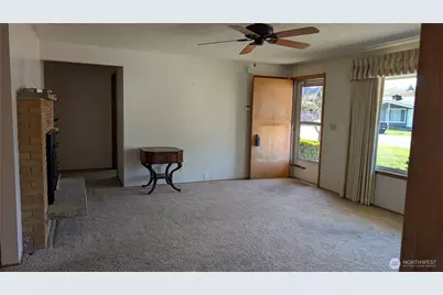 803 13th Street SW, Puyallup, WA 98371 - Photo 6