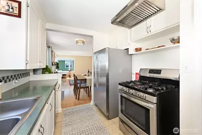 2822 23rd Avenue W, Seattle, WA 98199 - Photo 10