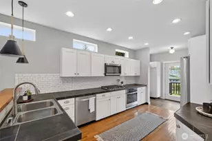 1306 23rd St, Bellingham, WA 98225 - Photo 4