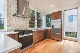 612 N 45th St, Seattle, WA 98103 - Photo 16