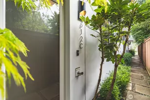 612 N 45th St, Seattle, WA 98103 - Photo 2