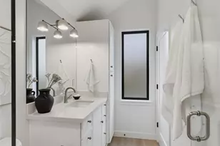2806 W Dravus St, Seattle, WA 98199 - Photo 16