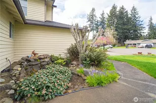 9219 5th Ct SE, Olympia, WA 98513 - Photo 2