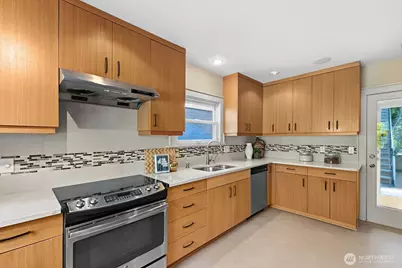 2514 Lake Park Drive S, Seattle, WA 98144 - Photo 10
