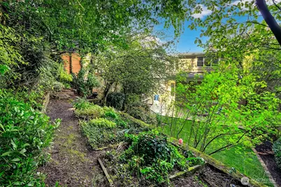 2127 Boyer Avenue E, Seattle, WA 98112 - Photo 36