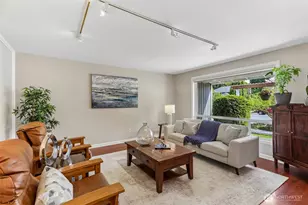 18906 SE 44th Pl, Issaquah, WA 98027 - Photo 2